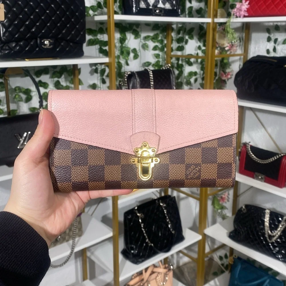 Louis Vuitton - Picture 2 of 10